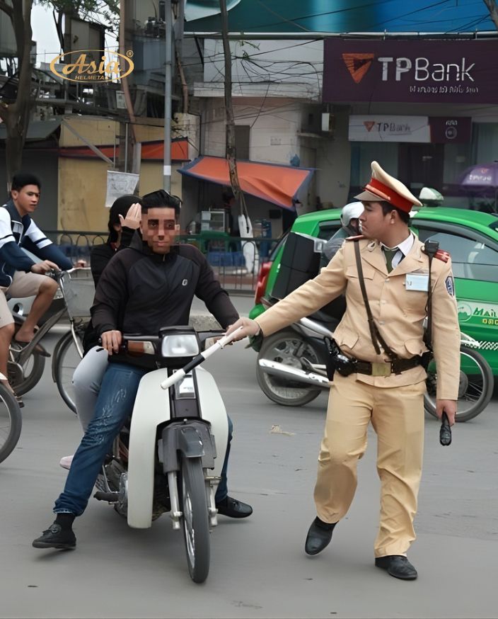 Không đội mũ bảo hiểm phạt bao nhiêu? GiảI thích quy định và mức phạt chi tiết